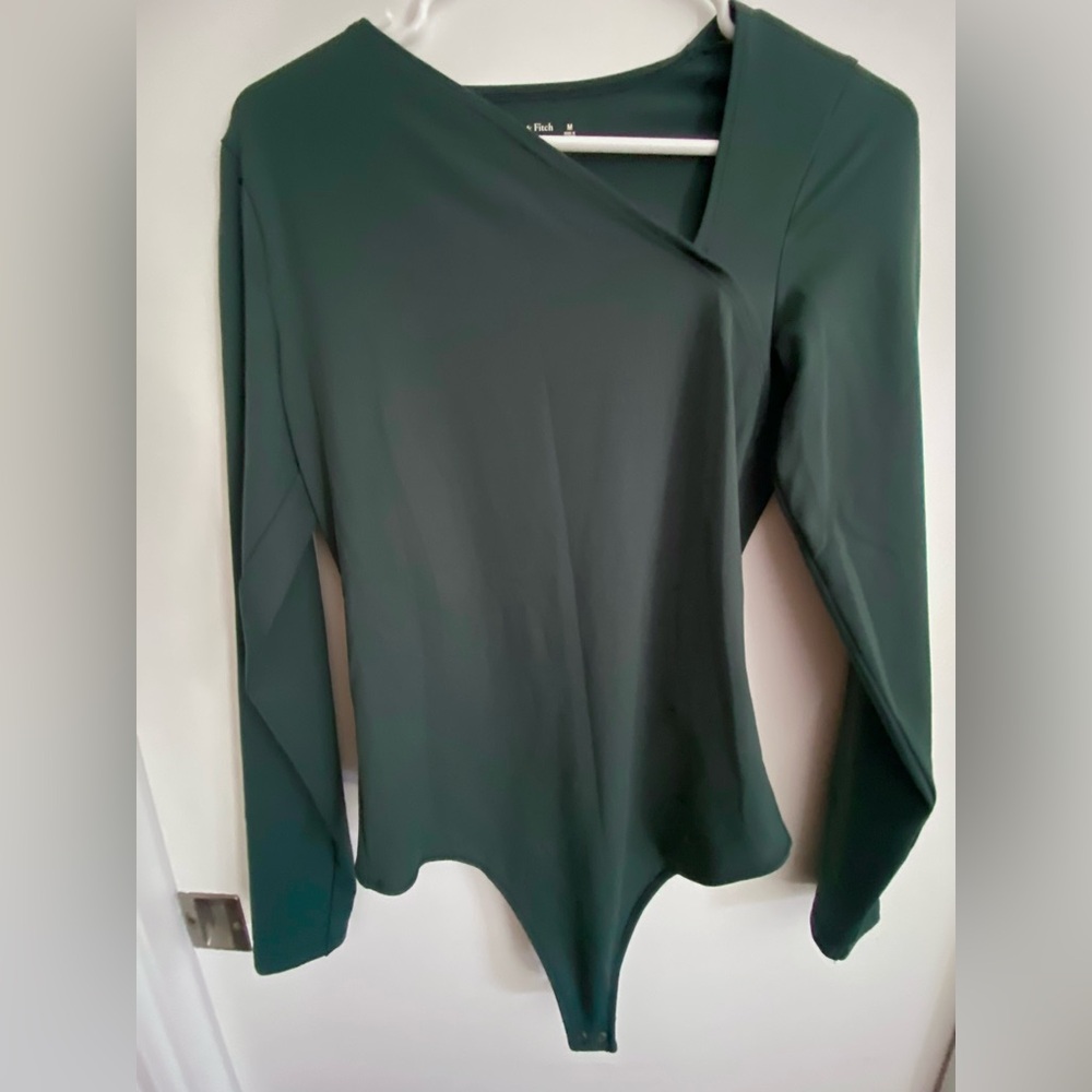 Abercrombie & Fitch Asymmetrical Emerald Green Long Sleeve Bodysuit Size Medium